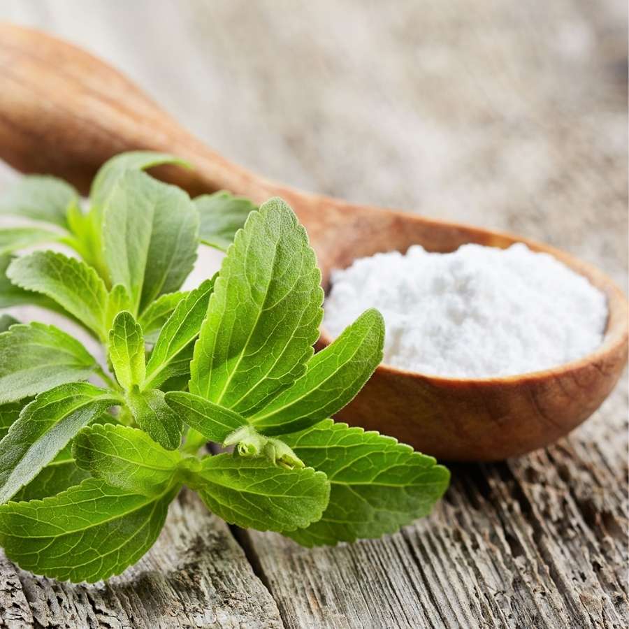 আজ্ঞে! এই কালাকাঁদ তৈরিতে চিনির পরিবর্তে ব্যবহৃত হবে স্টিভিয়া, যা স্বাদের নিরিখে কোনও অংশেই কম যায় না। একই সঙ্গে স্বাস্থ্যের জন্যও এই জিনিসটি চিনির মতো ক্ষতিকারক নয়। 