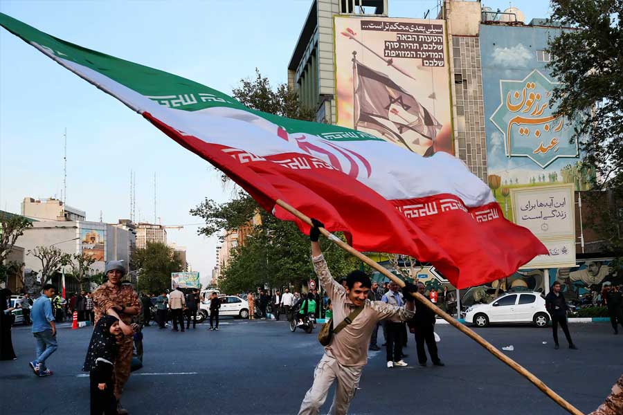 Pakistan gives Nuclear security to Saudi Arabia, a big concern for Israel and India 