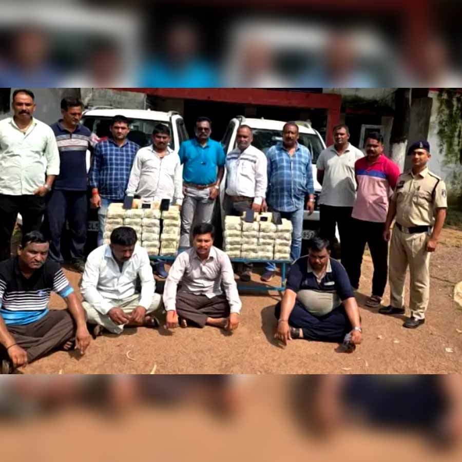 Huge amount of money recovered in two SUVs in Chhattisgarh dgtl