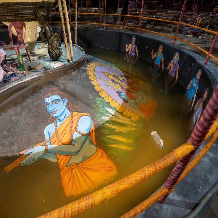  থাকবে অজস্র কাক এবং হাতে আঁকা রামায়ণ-মহাভারতের গল্প। 