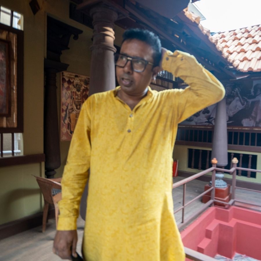  প্রতাপাদিত্য ত্রিকোণ পার্কের সম্পাদক শান্তনু রায় বলছেন সেই সমস্ত শিল্পীদের কথা, যাঁরা ভগবানকে পৌঁছে দেন মানুষের কাছে। 