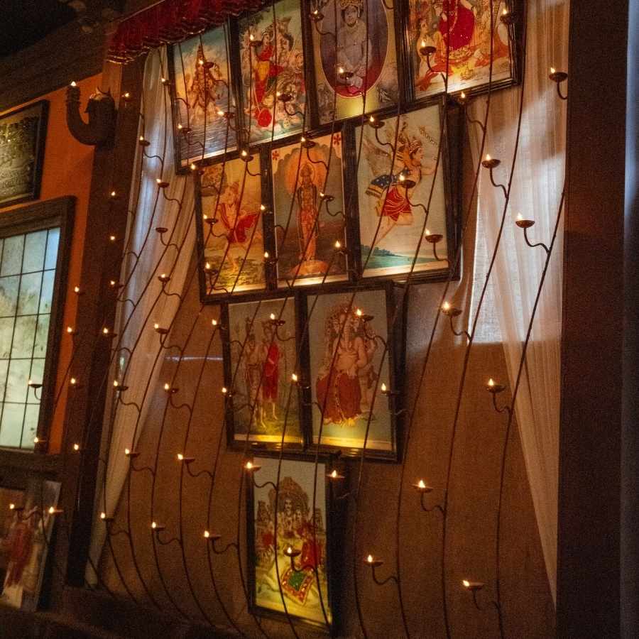  তাঁদের কথা মাথায় রেখেই প্রতাপাদিত্য ত্রিকোণ পার্কের থিম ‘দেবদর্শন’। 