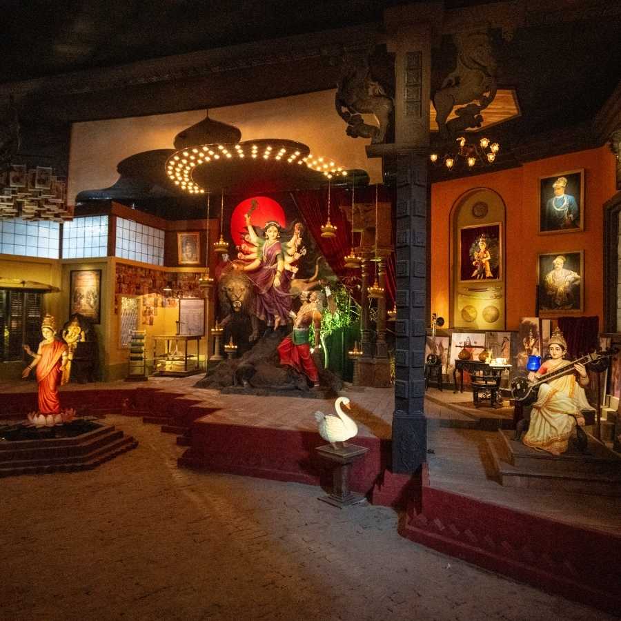 প্রতিমাসজ্জার দায়িত্বে রয়েছেন সৈকত বসু।  