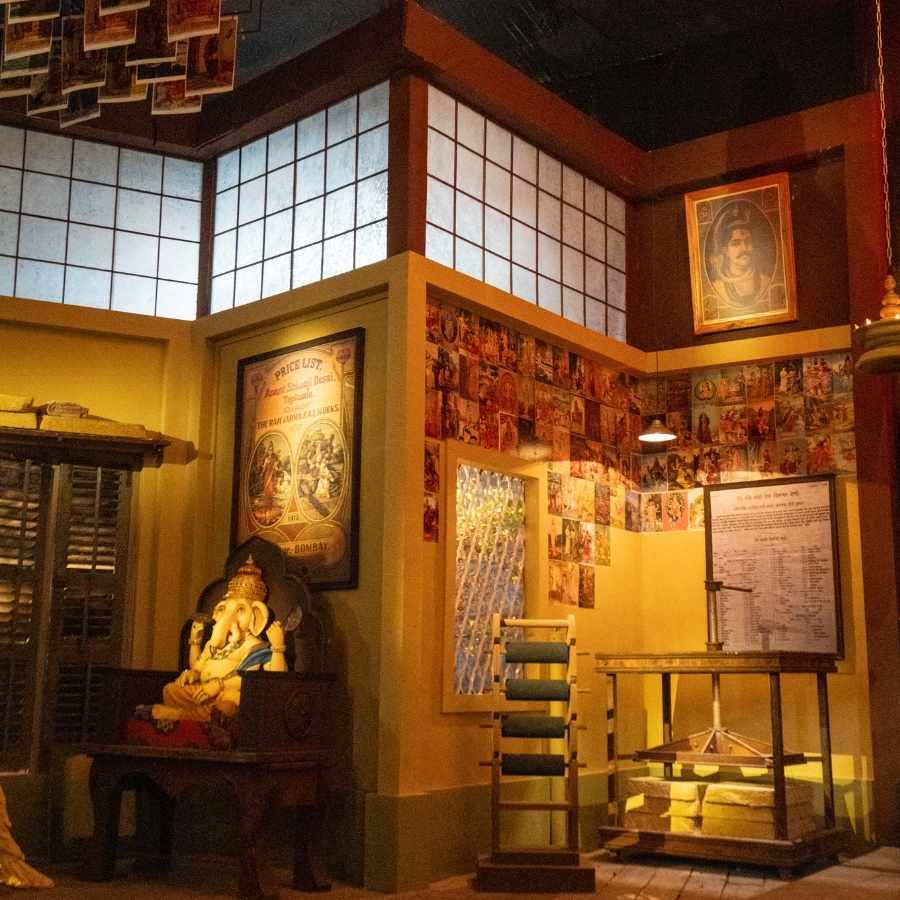 সবাইকে নিয়েই এই বছর ৯৬তম বর্ষে পা দিল এই দুর্গোৎসব। 