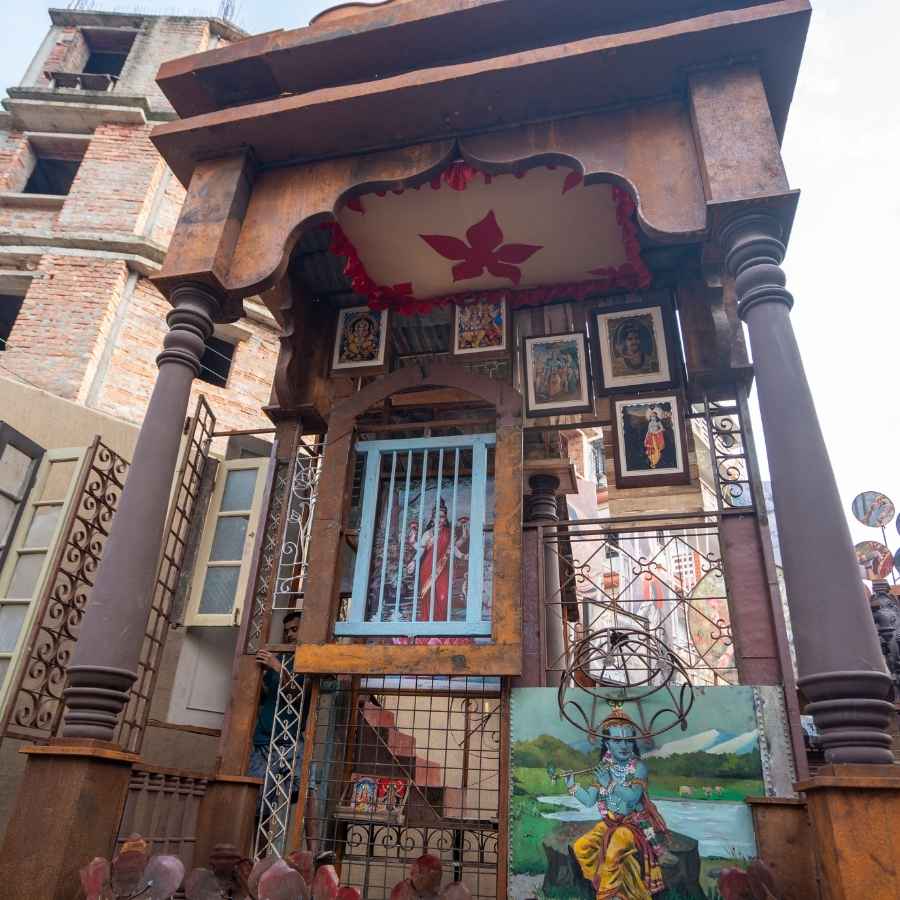  সবটা নিজেই চাক্ষুষ করতে চলে আসতেই পারেন প্রতাপাদিত্য ত্রিকোণ পার্কে। ( এই প্রতিবেদনটি ‘আনন্দ উৎসব’ ফিচারের একটি অংশ। )