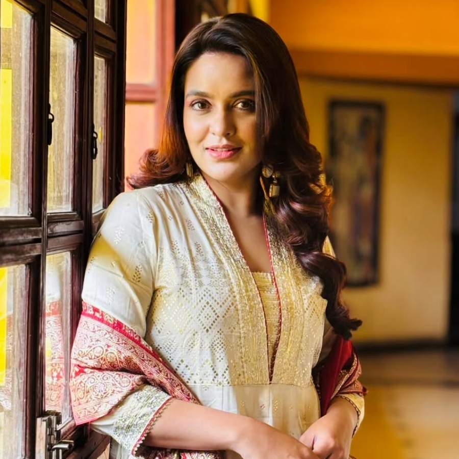 এথনিকে নজরকাড়া প্রিয়ঙ্কা সরকার। পুজোর সাজ কি শুরু তবে?