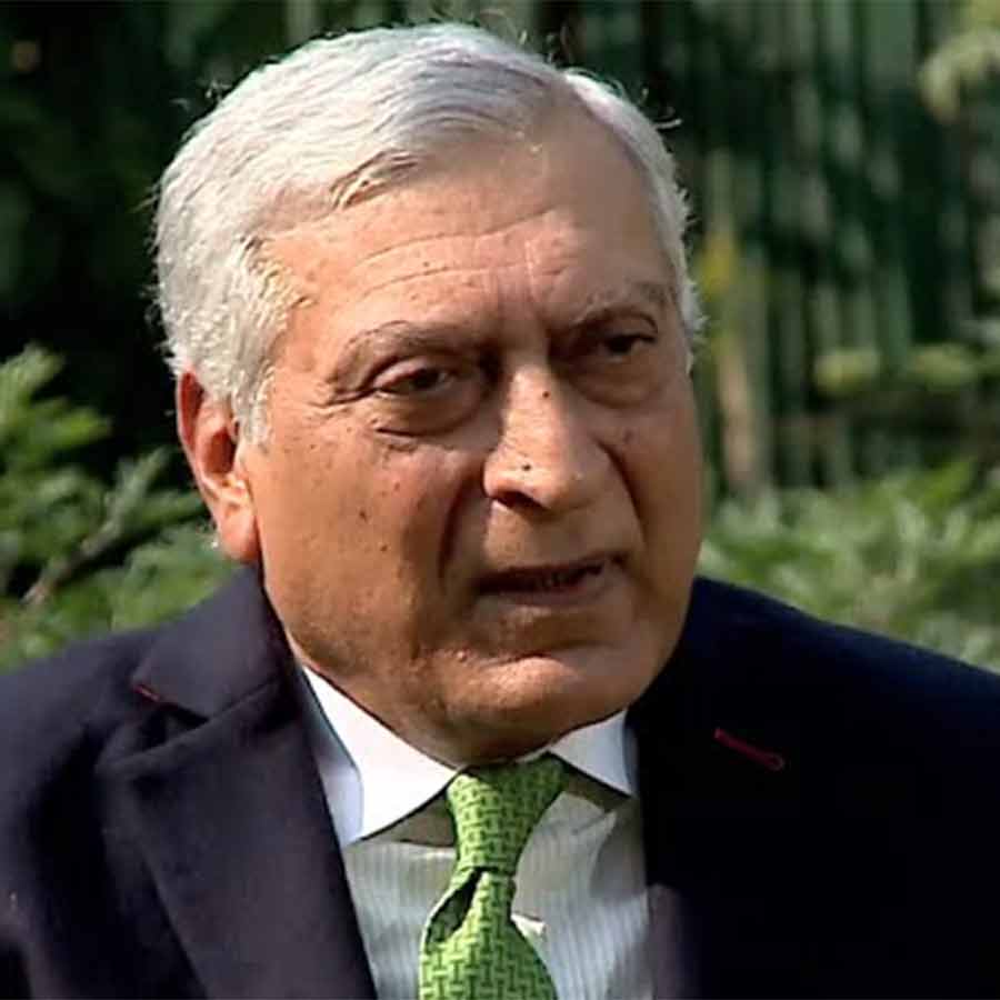 Former Foreign Secretary Kanwal Sibal criticized the Congress