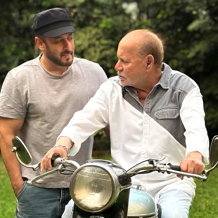 Salman Khan Would Fumble To Speak In Front Of Dad Salim Khan Says Aasif Sheikh dgtl