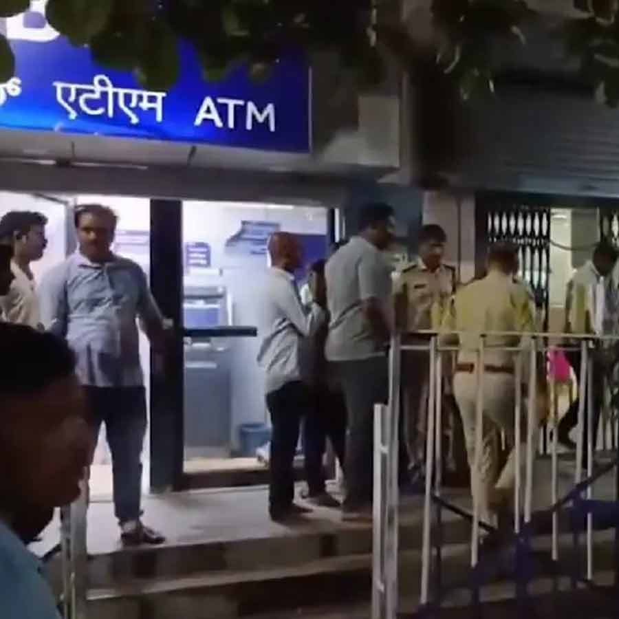 Police recover huge amount of gold and cash from Maharashtra on bank robbery case