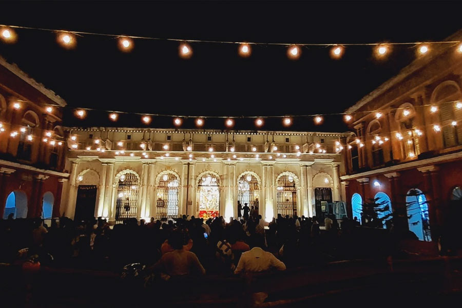 The traditional Shobhabazar Rajbari Durga Puja of Kolkata is known for its many special aspects
