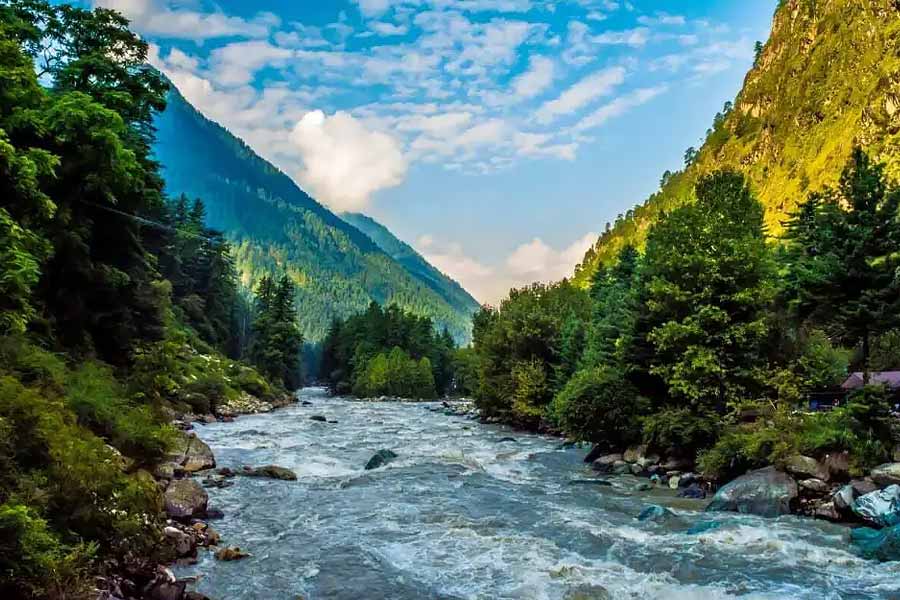 হড়পা বান, বৃষ্টি, ধসের বিভীষিকা কাটিয়ে ছন্দে ফিরছে হিমাচল প্রদেশ। পর্যটকেরাও এখানকার সৌন্দর্য উপভোগের অপেক্ষায়।