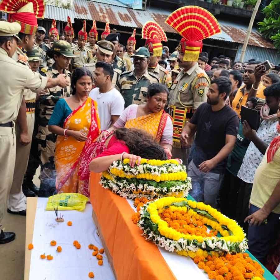 Dead body of a BSF Jawan recovered from a railway track of New Cooch Behar dgtld