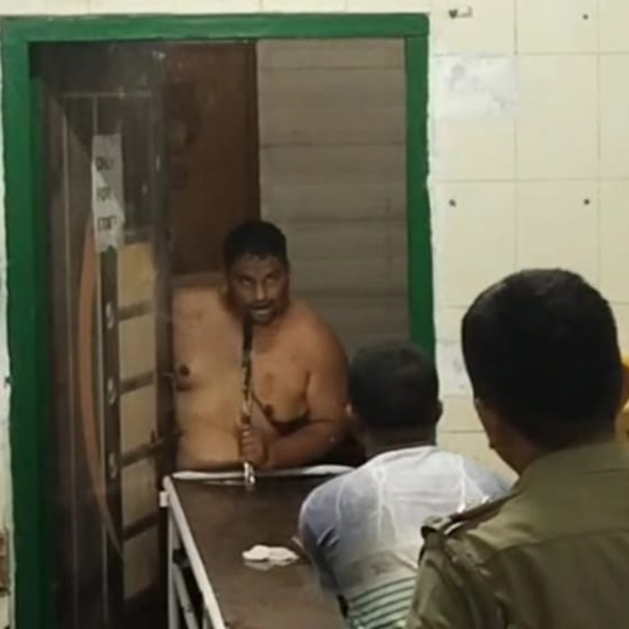 A mentally disabled person created chaos in Cooch Behar medical college and hospital dgtld