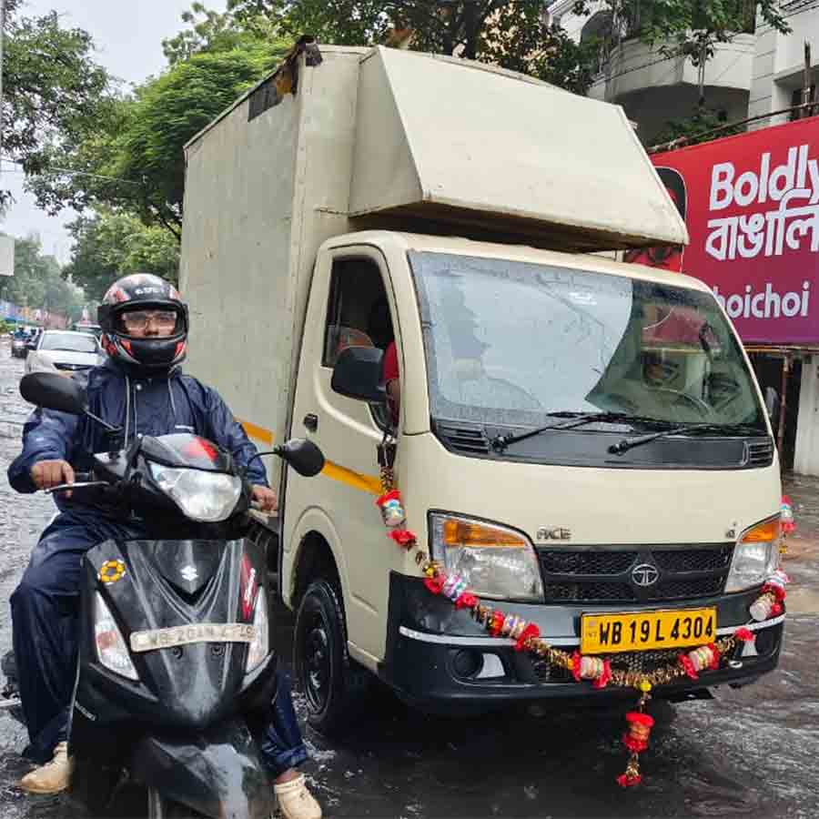 জলমগ্ন রাস্তাঘাট।