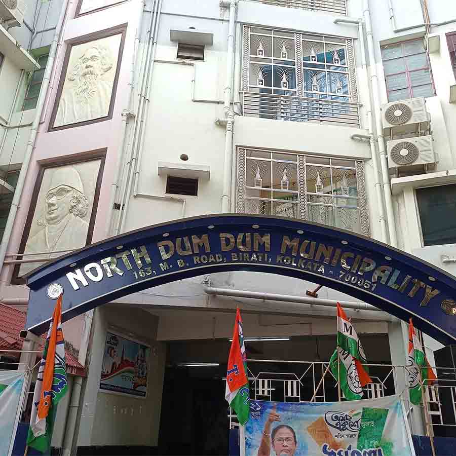 North Dumdum munisipality to provide dustbin at Every Durga Puja pandal in their area as a campaign against Dengue