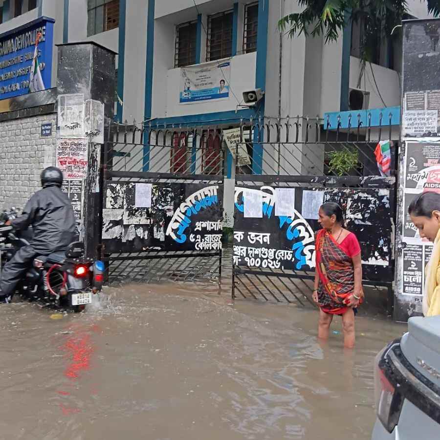 Schools and colleges water logged and remain closed on Tuesday due to heavy rainfall in Kolkata dgtl