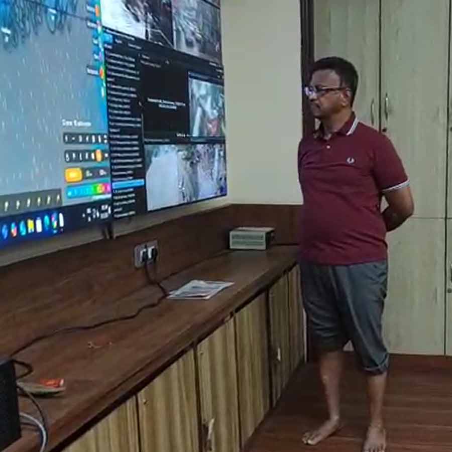 Kolkata Mayor Firhad Hakim says he has not seen such heavy rain in the city as his own area Chetla gets waterlogged dgtl