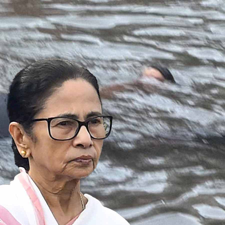 CM Mamata Banerjee slams CESC for poor infrustucture after several people died after electrocution dgtl