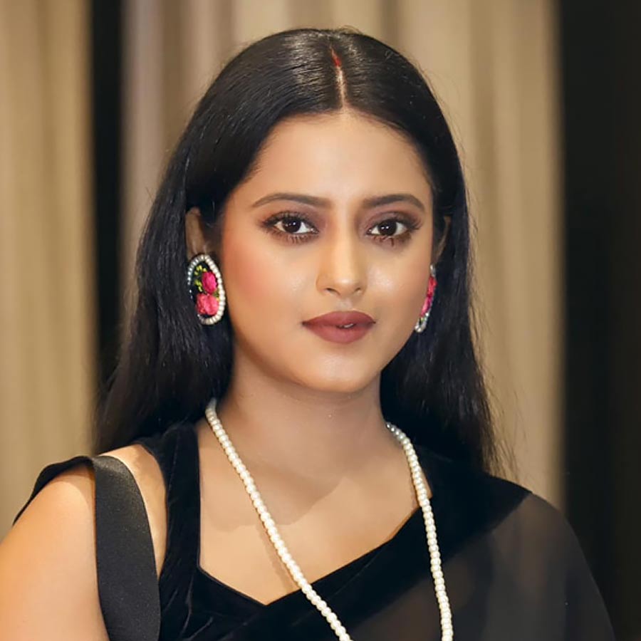 Actress Shruti Das explains horrible condition of roads due to waterlogging dgtl