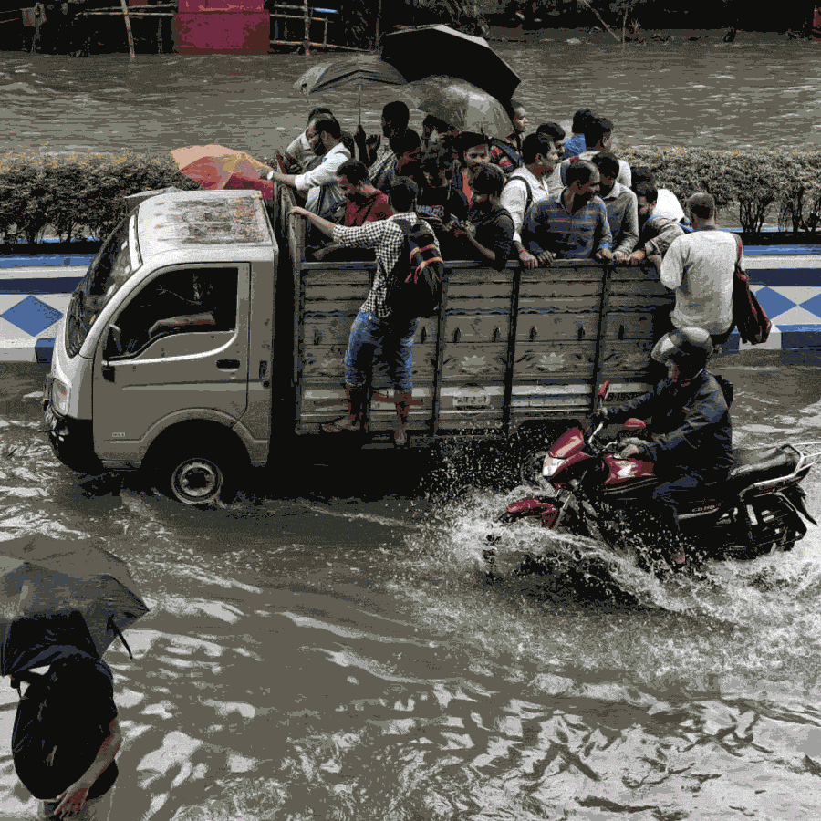 Kolkata Waterlogged After Heavy Rains, Streets Flooded, Daily Life Disrupted and Photos Show City in Crisis