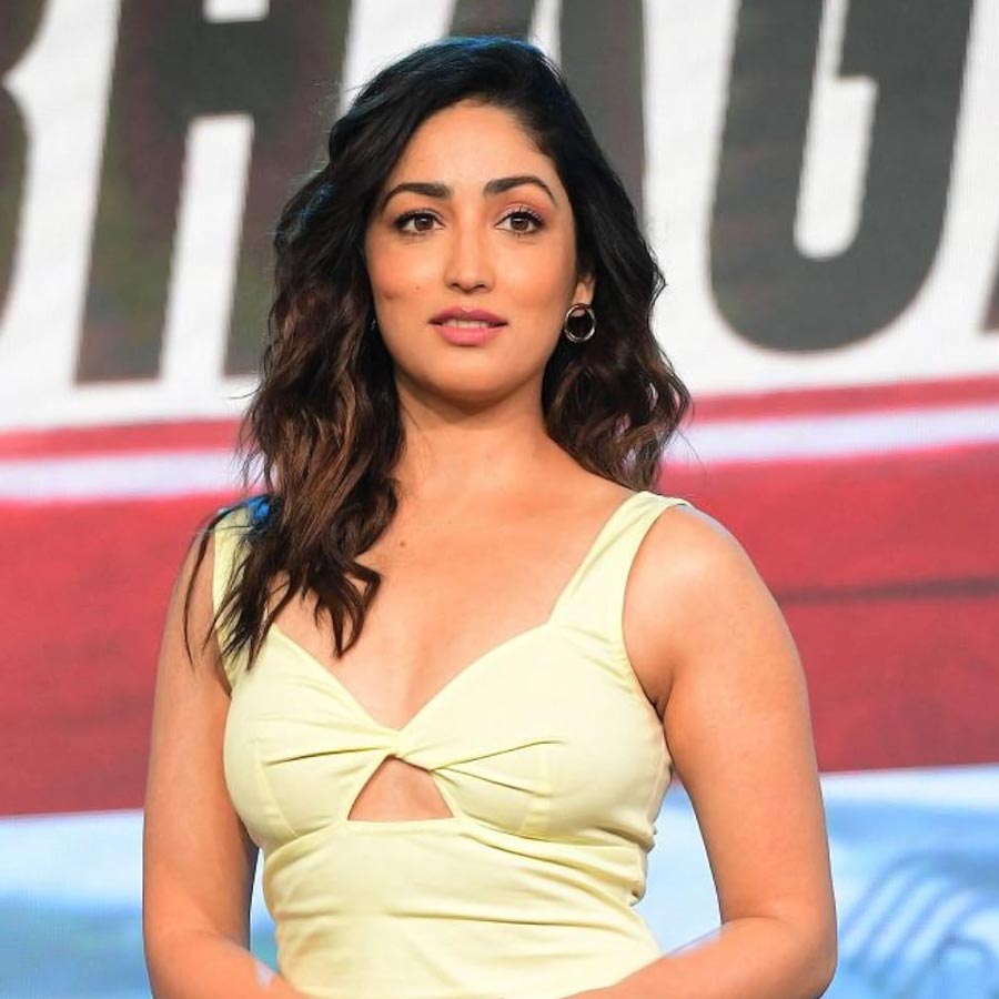 সুন্দর জেল্লাদার ত্বক পেতে সারা দিনে প্রচুর জল খান অভিনেত্রী ইয়ামি গৌতম।