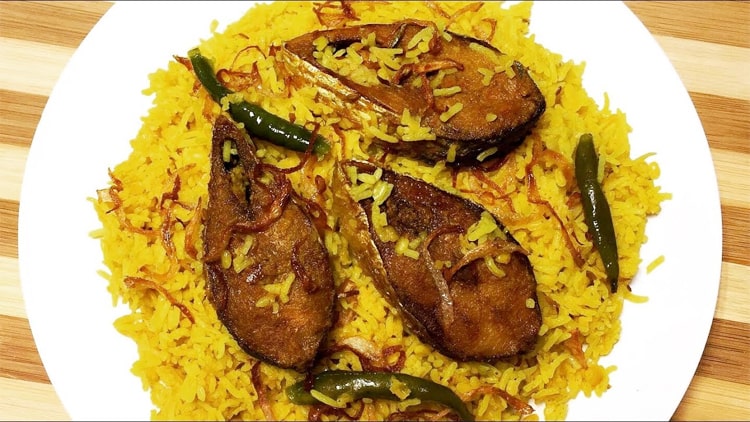 গরম গরম বৃষ্টির দুপুর বা রাতে পরিবেশন করুন ইলিশ খিচুড়ি। পুজোর আনন্দ জলে যাওয়ার বদলে জমে ক্ষীর হবে।  (‘আনন্দ উৎসব ২০২৫’-এর সাফল্যের নেপথ্যে রয়েছেন একাধিক সহযোগী। প্রেজ়েন্টিং পার্টনার ‘মারুতি সুজ়ুকি অ্যারেনা’। অন্যান্য সহযোগীরা হলেন ওয়েডিং পার্টনার ‘এবিপি ওয়ানস্টপ ওয়েডিং’, ফ্যাশন পার্টনার ‘কসমো বাজ়ার’, নলেজ পার্টনার ‘টেকনো ইন্ডিয়া ইউনিভার্সিটি’, ব্যাঙ্কিং পার্টনার ‘ইউনিয়ন ব্যাঙ্ক অফ ইন্ডিয়া’, কমফোর্ট পার্টনার ‘কার্লন’।)(এই প্রতিবেদনটি ‘আনন্দ উৎসব’ ফিচারের একটি অংশ)।