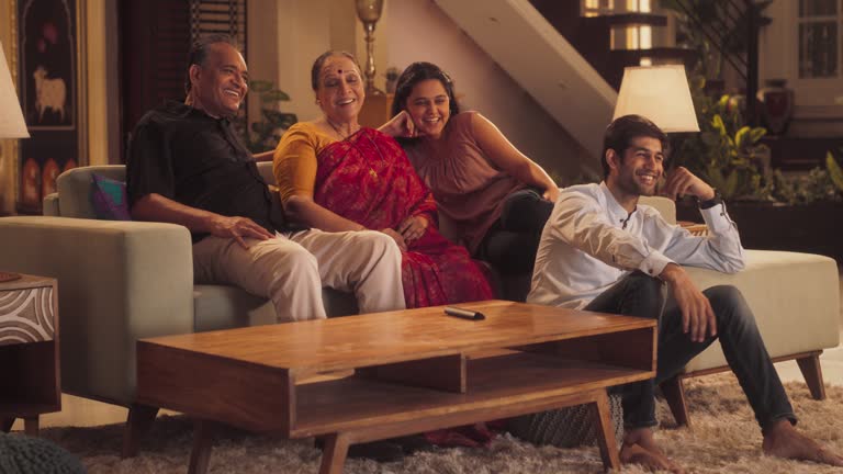 তা হলে আর কী! পুজোয় যদি বৃষ্টির চোখ রাঙানি কোনও ভাবেই উপেক্ষা না করা যায় তবে এ ভাবেই সময় কাটান বাড়িতে, হয় নিজের সঙ্গে, নইলে গোটা পরিবার মিলে।  (এই প্রতিবেদনটি ‘আনন্দ উৎসব’ ফিচারের একটি অংশ)।