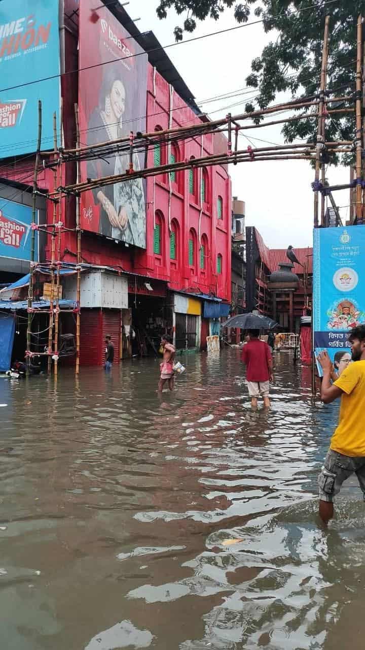  ঘূর্ণিঝড় ইয়াসের পর আবারও এই প্রাকৃতিক দুর্যোগ তাঁদের ব্যবসার মেরুদণ্ড ভেঙে দিল।