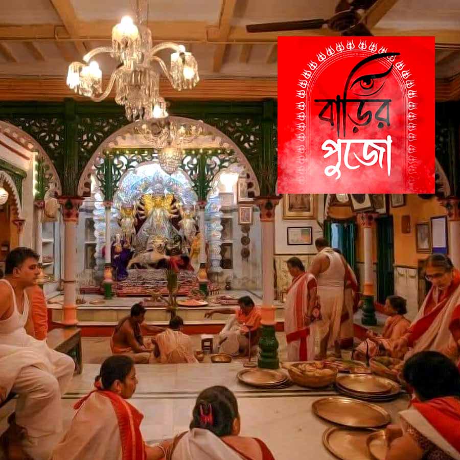 Traditional Daw Bari Durga Puja of Kolkata is known for it’s many special aspects