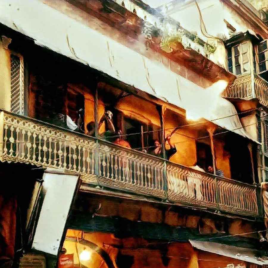 Traditional Daw Bari Durga Puja of Kolkata is known for it’s many special aspects 