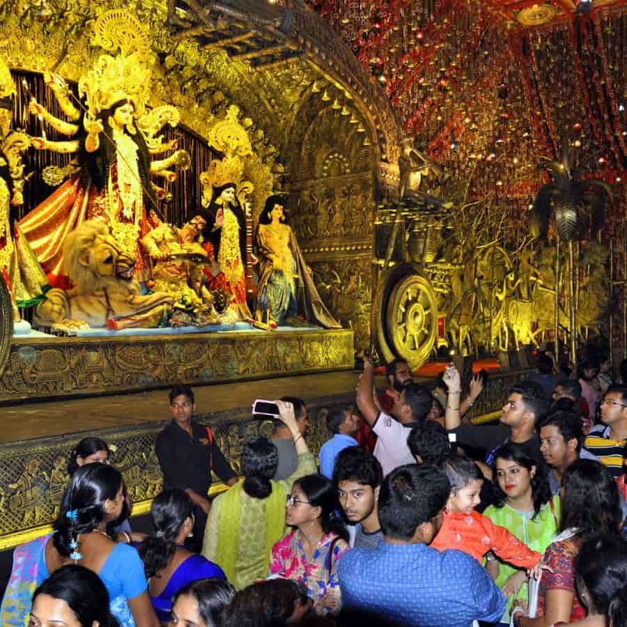 এই সামান্য জিনিসগুলির দিকে নজর দিলেই বৃষ্টিকে বুড়ো আঙুল দেখিয়ে উপভোগ করা যাবে পুজোর আনন্দ।   (এই প্রতিবেদনটি ‘আনন্দ উৎসব’ ফিচারের একটি অংশ।)