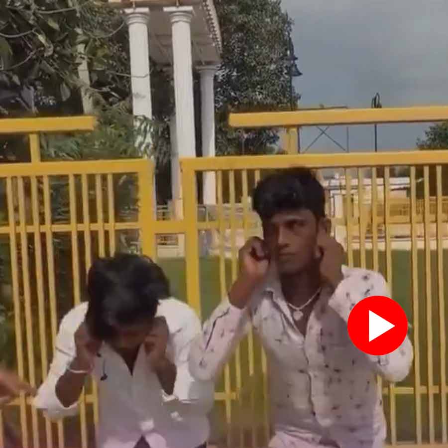 Punjab man made two youngsters do sit ups and apologise for spitting gutka on road dgtl