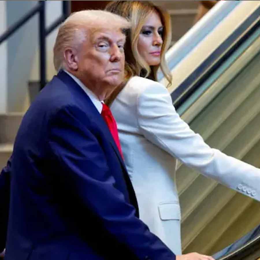 Escalator stops as Melania and Donald Trump steps on it, White House demands probe dgtl