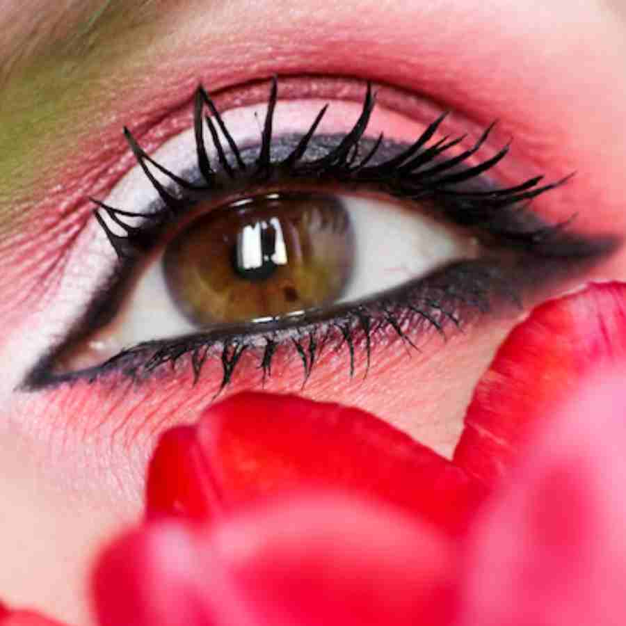 চোখ সাজান, তবে সতর্ক থাকুন।