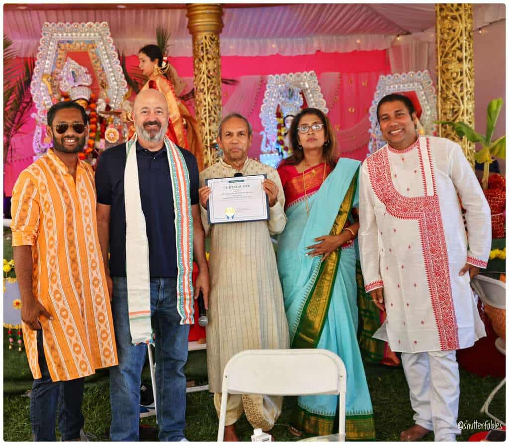 ১০। পূর্বার পেসিডেন্ট প্রিয়াঞ্জলি আইচ পুজো প্রসঙ্গে বলেন, “এই দুর্গাপুজো শুধু আমাদের আনন্দের আয়োজন নয়, বরং এই পুজোর মাধ্যমে আমাদের পরবর্তী প্রজন্মের ছেলেমেয়েরা, যারা এই প্রবাসে জন্মেছে, বড় হচ্ছে, তাদের কাছে আমাদের শিকড়ের প্রকৃত মূল‍্যবোধকে পৌঁছে দেওয়াই আমাদের একমাত্র লক্ষ্য।” (এই প্রতিবেদনটি ‘আনন্দ উৎসব’ ফিচারের একটি অংশ। ) 