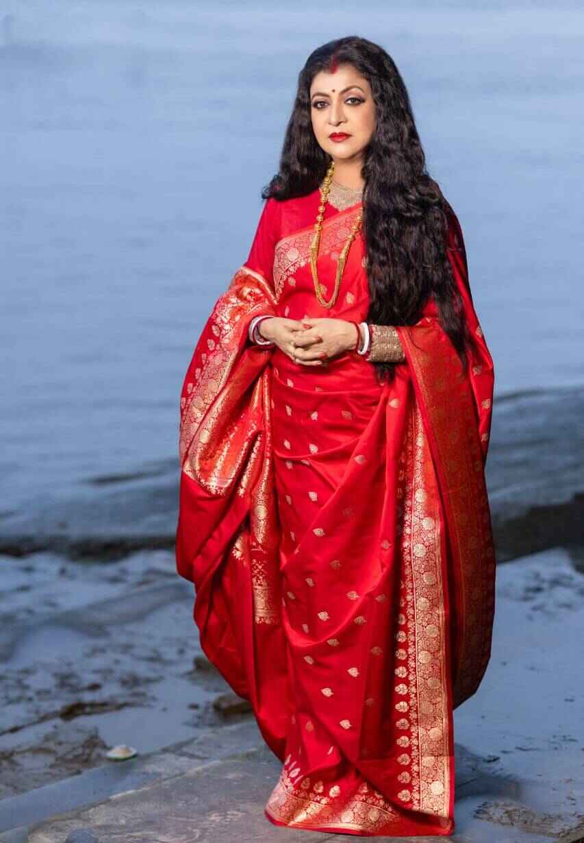 পুজোর বিশেষ সাজে দেবশ্রী রায়।
