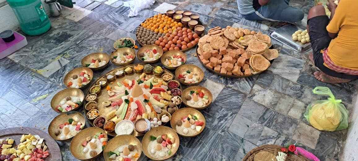 শ্যামলধন দত্তের উত্তরসূরিরা আজও তাঁর শুরু করা পুজোর রীতি ও প্রথা দায়িত্ব সহকারে পালন করে চলেছেন।