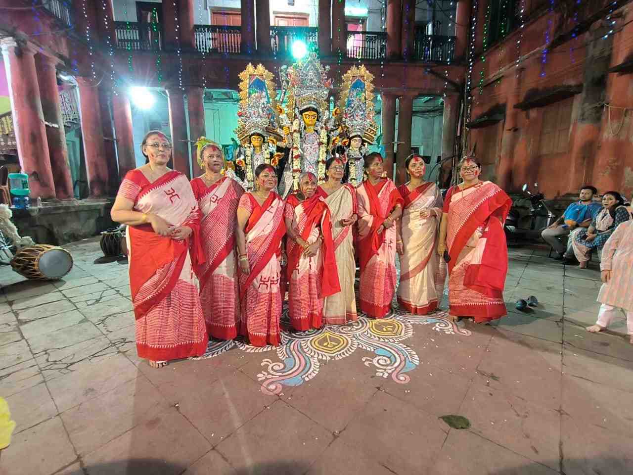 বর্তমানে এই বাড়ির ঠিকানা ১৫৯ বলরাম দে স্ট্রিট। আগে পুজোর সময় নীলকণ্ঠ পাখি ওড়ানো হত।