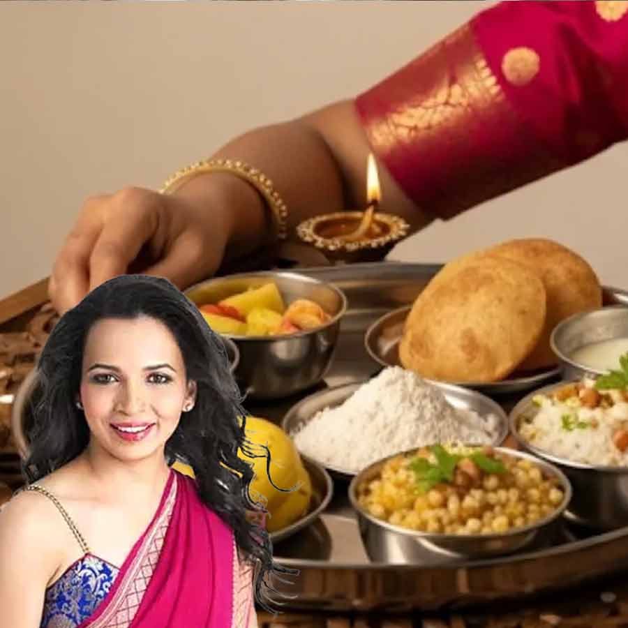 পুষ্টিবিদ রুজুতা  দিবেকর কোন খাবার খাওয়ার পরামর্শ দিচ্ছেন?