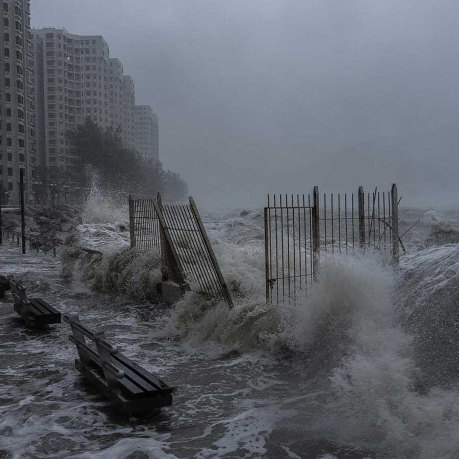 রাগাসার দাপটে জলোচ্ছ্বাস তাইওয়ানে।