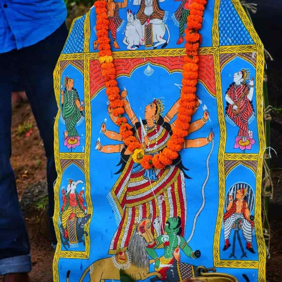 কৃষ্ণ নবমীর দিনই কামান দাগার পর ‘বড় ঠাকরুণ’কে মৃন্ময়ী মন্দিরে নিয়ে আসা হয়। 