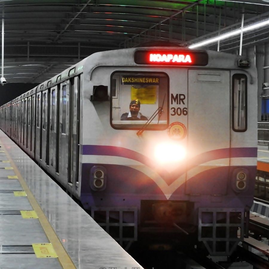 সপ্তমী থেকে নবমী দুপুর ১.৩০টা থেকে ভোর ৪টে পর্যন্ত মেট্রো চলবে। 