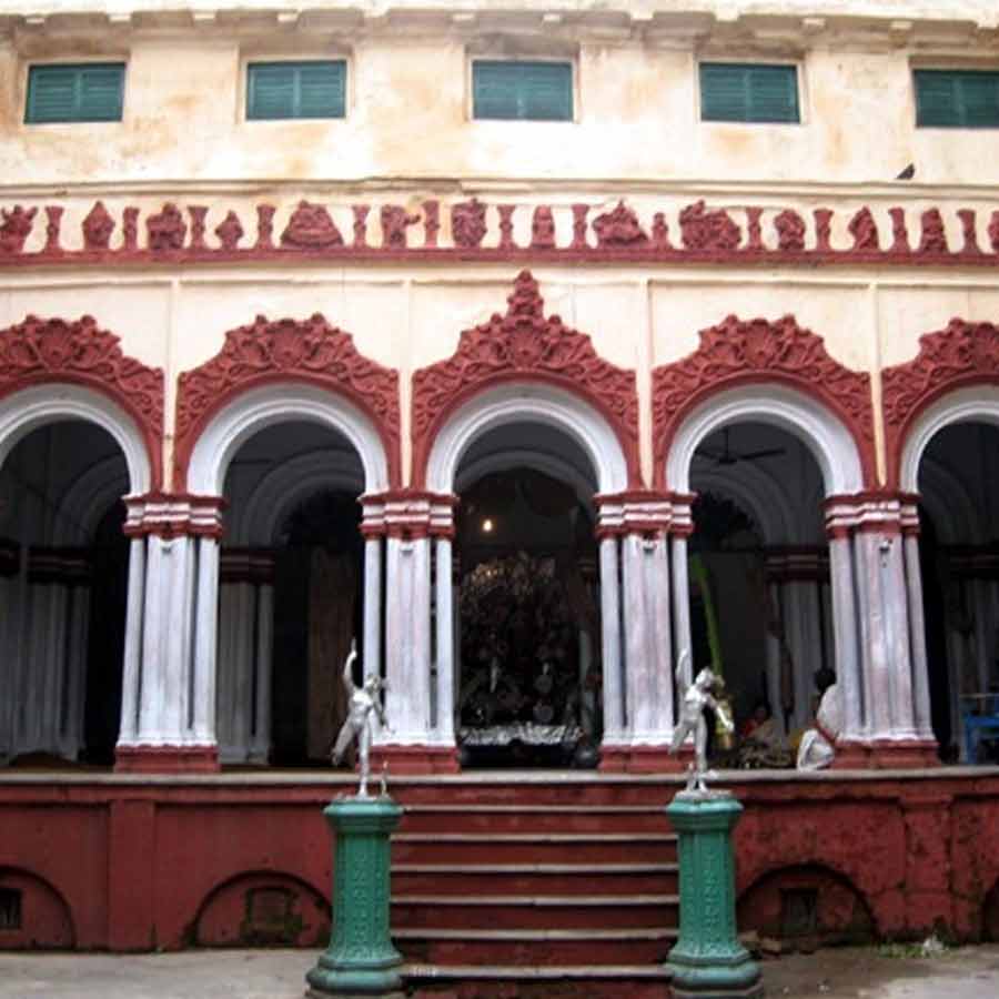 The traditional Basumullick bari Durga Puja of Kolkata is known for its many special aspects