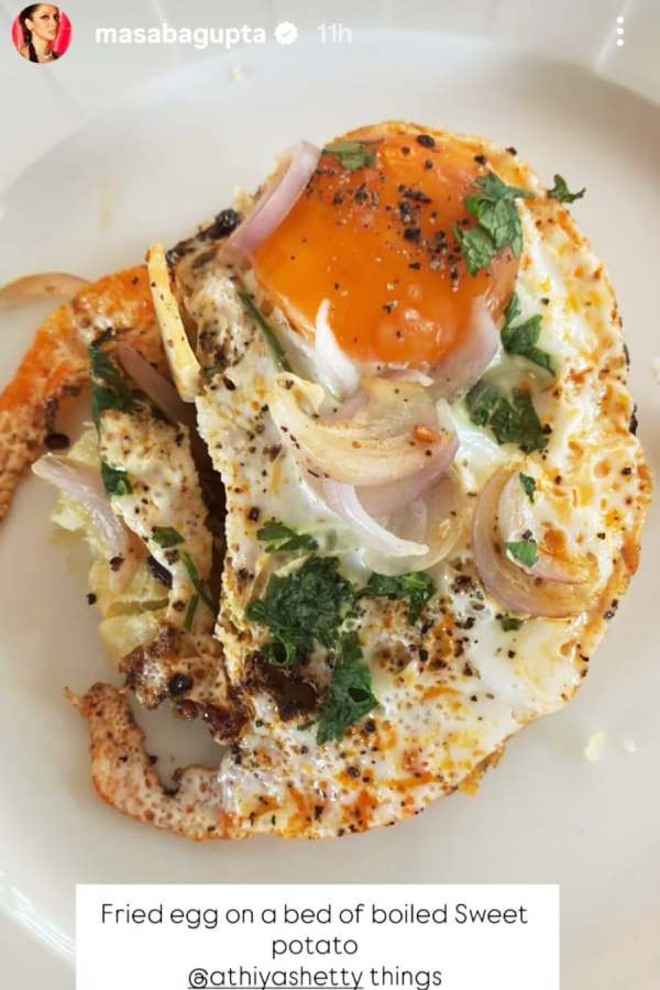 রাঙা আলুর আর ডিমের টোস্ট। এই ছবিটিই ইনস্টাগ্রামে শেয়ার করেছেন মাসাবা। 