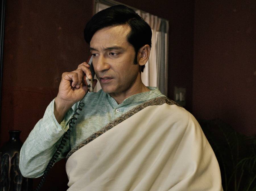 রহস্য সমাধানে ফেলুদা।