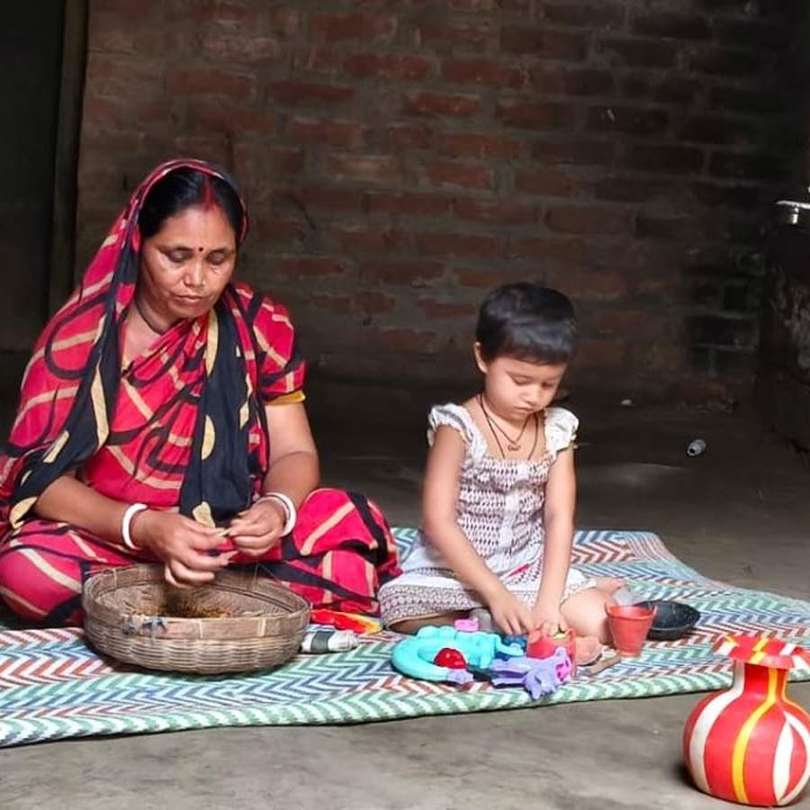 The family of migrant worker is scared after he was harassed outside West Bengal