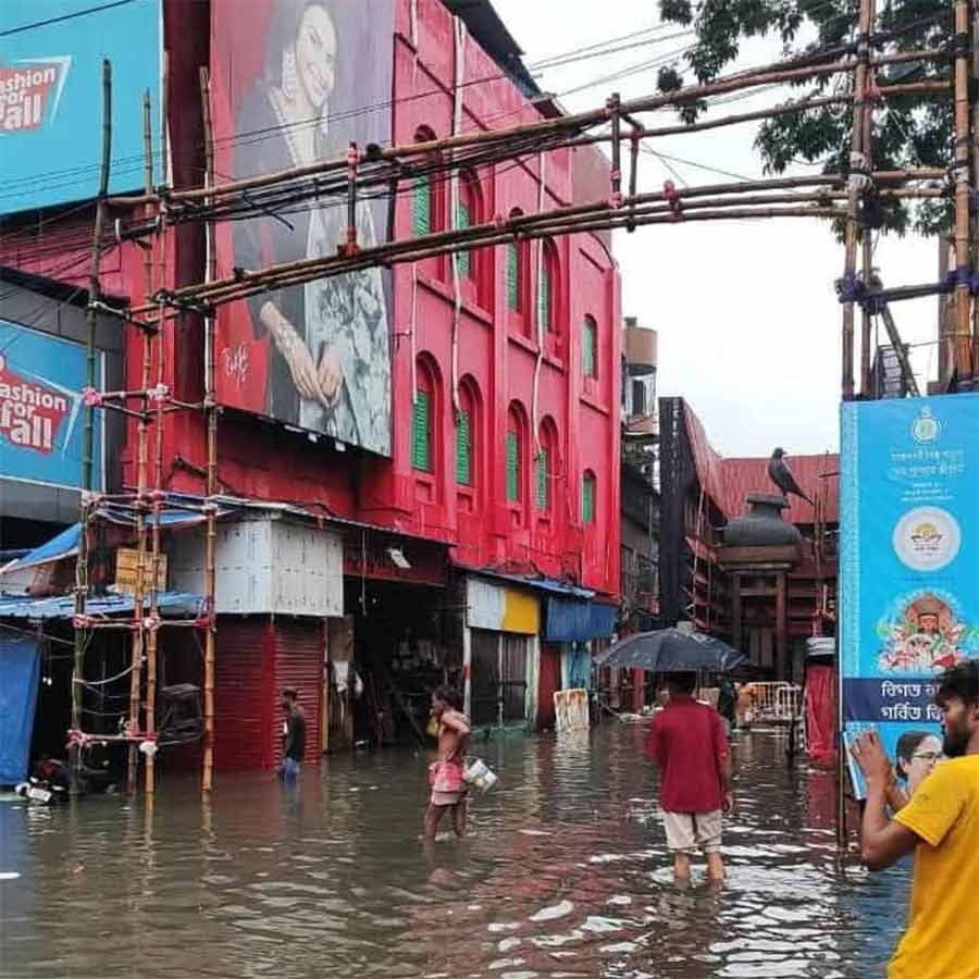 Huge losses have been incurred in various markets and shops in Kolkata