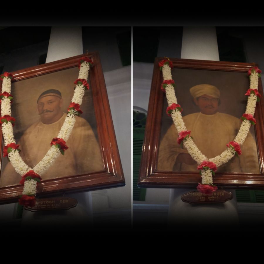 রামদুলালের মৃত্যু পরে তাঁর দুই পুত্র—আশুতোষ দে (ছাতুবাবু) ও প্রমথনাথ দে (লাটুবাবু) বাড়ির পুজোর ভার নেন। বনেদিয়ানার আড়ম্বর, সঙ্গীতচর্চা আর আতিথেয়তার জন্যই বিখ্যাত ছিলেন এই দুই ভাই।