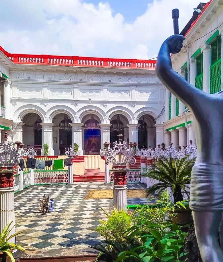 দেশ স্বাধীন হওয়ার সময় কিছু কারণে এই বাড়ির পুজো জোড়াসাঁকোর অনন্ত রায় বাড়িতে স্থানান্তরিত হয়। 