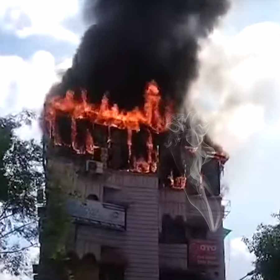 Fire at a building in Kolkata dgtl